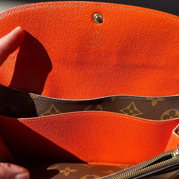 AUTHENTICATED Louis Vuitton  Emile Wallet - Picture 2 of 13